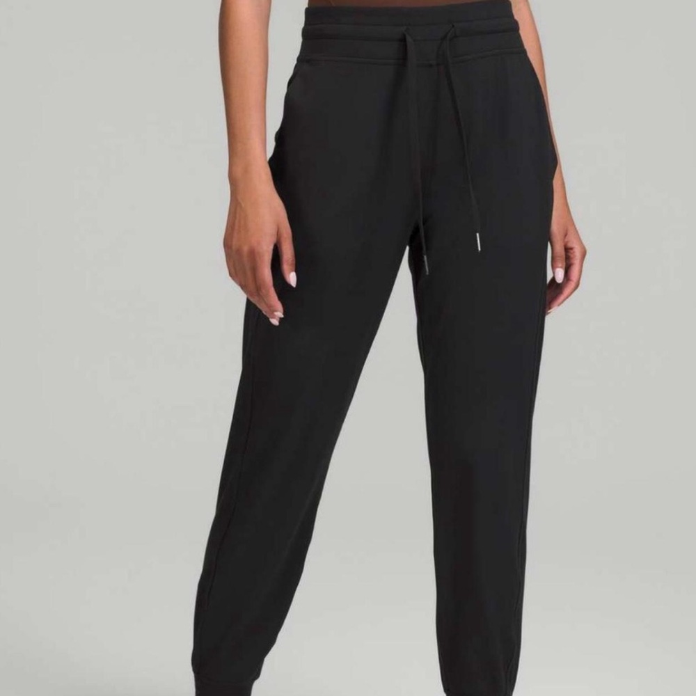 Lululemon black ready to Rulu joggers